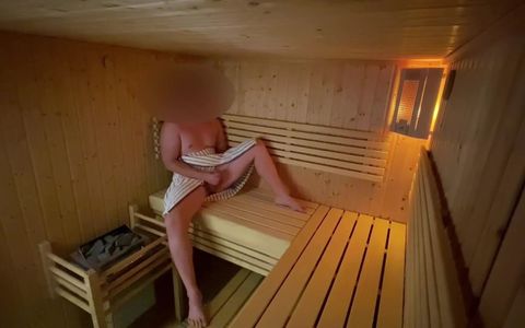 Risky Sauna Masturbation