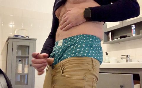 Sagging and jerking off in my boxers