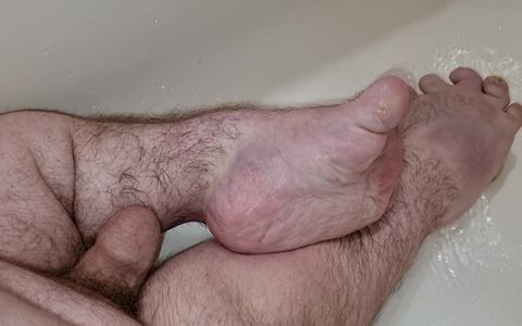 Midget shows his feet and then cums on them