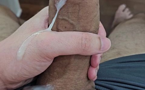 Horny Big Dick Guy Jerking off and Cum