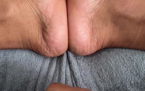 BBC cumshot on his own feet