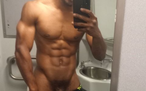 Morning workout big dick straight black man looking for women and lesbians to take this dick