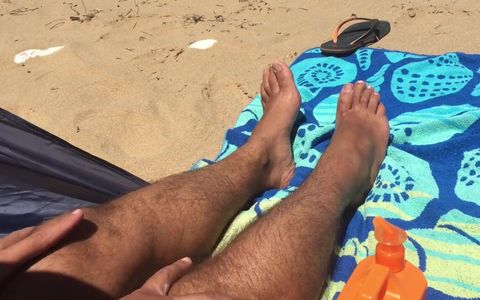 Imagine What You Would Do if You Found These Feet in a Tent on the Beach - Manlyfoot Roadtrip