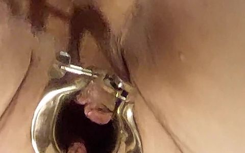 Vaginal speculum, monster dildo and cum!