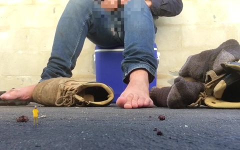 Huge Tradie Monstrous Feet! - Tiny Micro Human Man - Watch Out for the Giant Cum Load - Manlyfoot