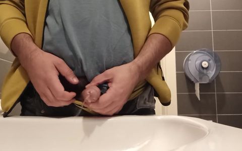 Fast Piss in Sink in Public Toilet