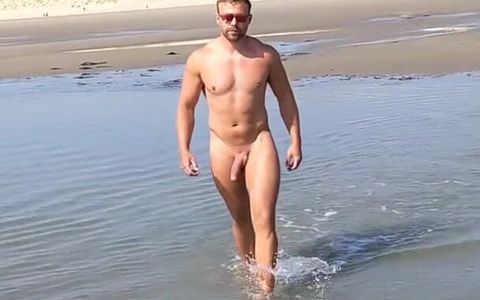 Nude Beach Big Dicked Hunk - Mrbritainx