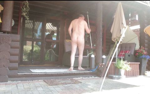 Naturism in the front yard 1