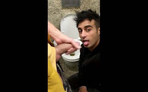 Someone Came, but at the Second Time He Finally Swallows Public Toilet