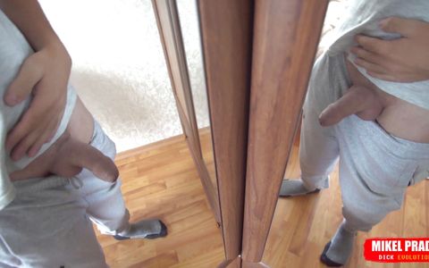 Guy posing naked in front of the mirror