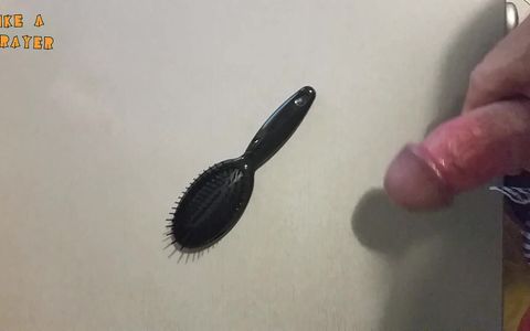 Handjob and cumshot on a haribrush