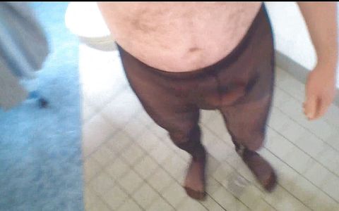 Pissing in black pantyhose ** NS fetish **