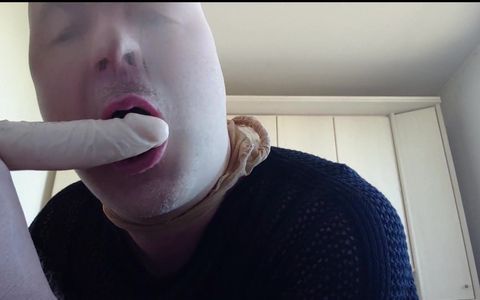 Nylonface Blows a Fat Dildo