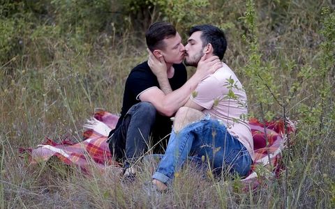 Kubo & Laur Balaur outdoor gay fun times