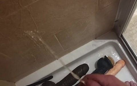Piss Play Pissing and Peeing All Over Myself