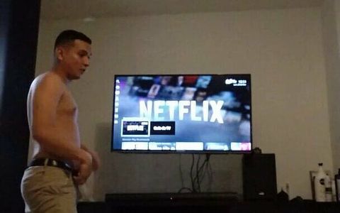 Latino Shows His Feet After 12 Hours Working in the Sun