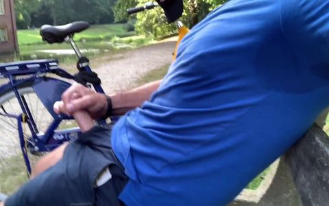 Jerking off on a Park Bench and Cumming Quickly